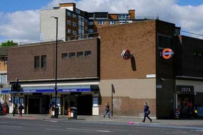 Stockwell stabbing: Two men taken to hospital after knifing onboard Victoria Line train