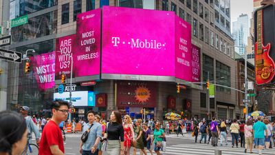T-Mobile Targets AT&T, Verizon With Cheap Holiday Deal