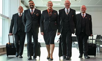 EasyJet looks to over-45s in cabin crew recruitment drive