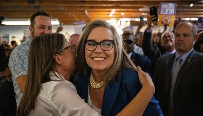 Outgoing Ariz. GOP governor welcomes Democrat Katie Hobbs: ‘People of Arizona have spoken’ — but Kari Lake still does not