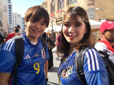 Japan fans win praise for stadium cleaning at World Cup 2022