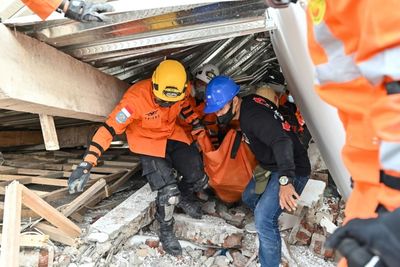 Indonesia boy, 6, rescued from quake rubble after two days