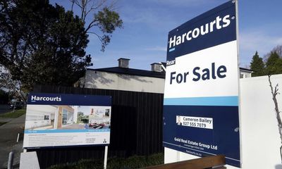 New Zealand, particularly vulnerable to a housing crash, tightens its belt as rates soar