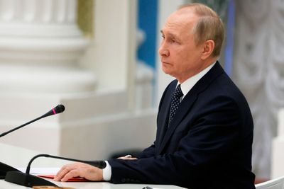 Ukraine news – live: Putin is an ‘international terrorist’, Zelensky says