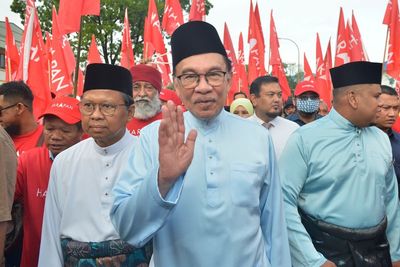 From prisoner to PM, Malaysia's Anwar had long ride to top
