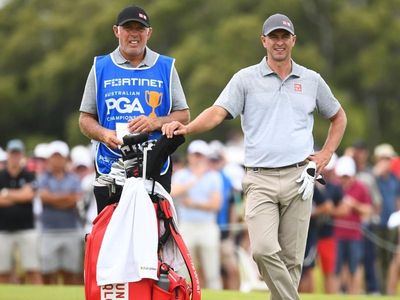 Scott finds clubs, early form at Aust PGA