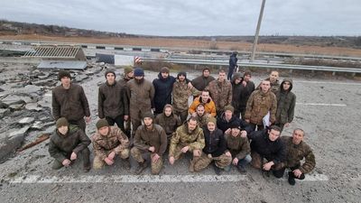 Russia and Ukraine each free 50 POWs in latest prisoner swap