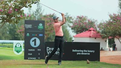 Manu Gandas takes round one lead at Vooty Masters