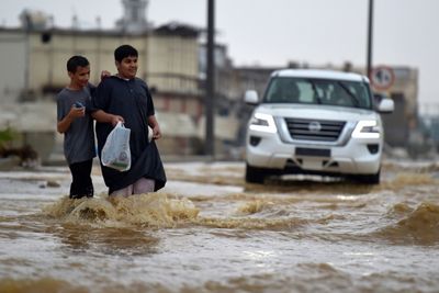 Two dead as Saudi storm closes schools, cuts main road to Mecca