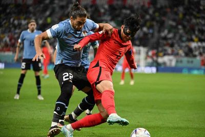 Uruguay and South Korea battle to 0-0 draw