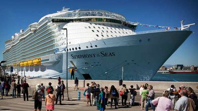 Royal Caribbean, Carnival Both Make Unpopular Dining Change