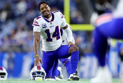Stefon Diggs just gave a young Bills fan the most epic memory by playing catch with him while warming up