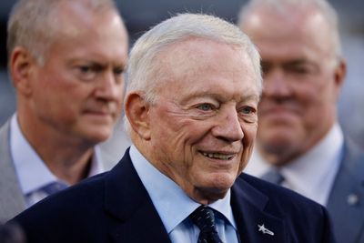 Jerry Jones defends newly-unearthed photo capturing him at Little Rock school civil rights clash