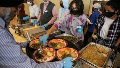 ‘Feeling very grateful’: Hundreds gather to share Thanksgiving dinner at Salvation Army