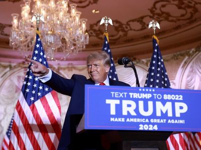 Trump news – live: Trump adviser slams dinner with white supremacist Fuentes as ‘f***ing nightmare’