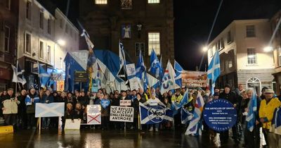 Around 200 Scottish independence supporters gather for Dumfries town centre rally