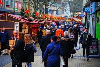 Shoppers buying ‘fewer but better’ in run up to Christmas