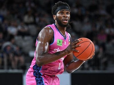 Breakers grind Taipans down in NBL