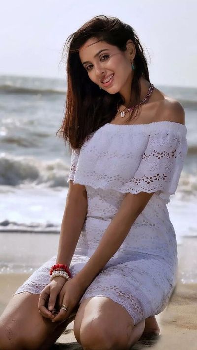 10 beautiful clicks of 'Agent Kannayiram' actress Riya Suman