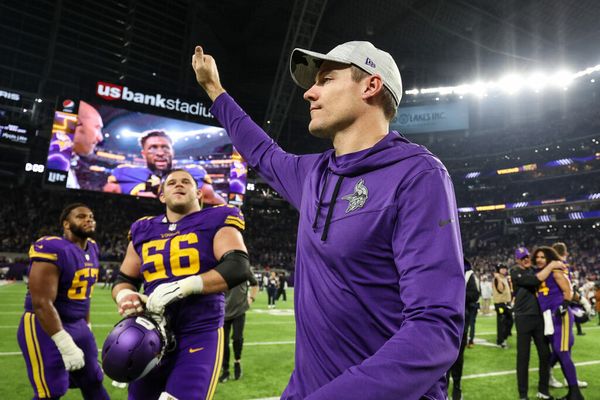 Vikings threw the ball with nearly historic success against Bill