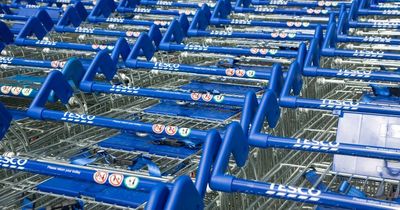 Woman shares trick to unlock supermarket trolleys without a £1 coin