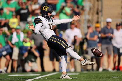 Cal’s Jamieson Sheahan uses wrong foot for 32-yard punt