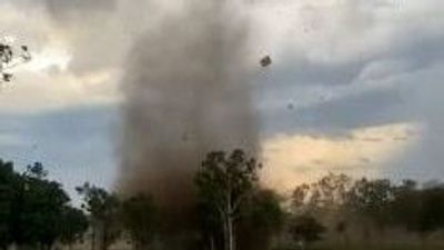 Rarely seen 'gustnado' weather phenomenon captured by NT mates playing golf