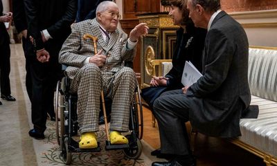 ‘Beautifully chosen’: David Hockney’s yellow Crocs impress King Charles