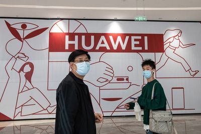 US bans sale of Chinese tech from Huawei and ZTE due to ‘unacceptable’ national security risk