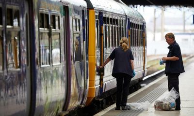 More than 1,000 rail cleaning staff to strike over pay