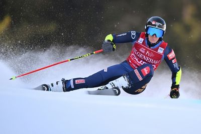 Sweden's Hector leads after first run in Killington women's giant slalom