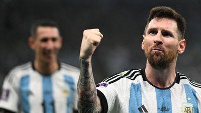 Messi leads Argentina to 2-0 win over Mexico at World Cup