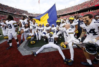 Michigan players planting block M flag at Ohio Stadium had Wolverines fans fired up