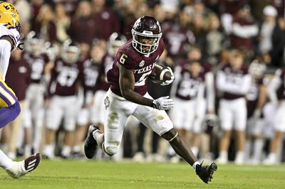 Devon Achane racks up 215 yards, 2 TDs as Texas A&M upsets LSU