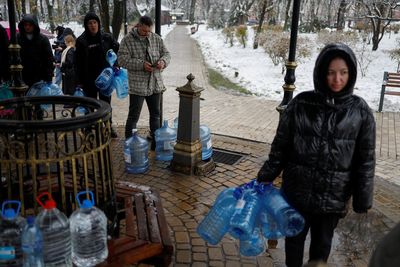 Snow to blanket Kyiv as Russian attacks target power supplies