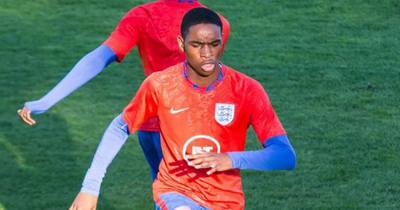 Manchester United take 17-year-old former Chelsea striker on trial