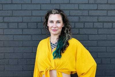 A psychologist uses circus arts to help high-performers deal with burnout. Here's what you can learn from it