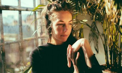 Anna Mieke: Theatre review – the Irish singer-songwriter’s spellbinding follow-up