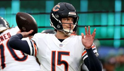 QB Trevor Siemian, Bears trail Jets by seven at halftime