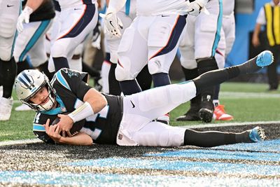 Sam Darnold rolls into end zone for Panthers touchdown