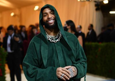 Bizarre scene at Miami airport as Odell Beckham Jr. is escorted off plane
