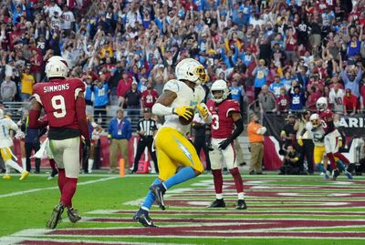 Chargers zap Cardinals on late TD pass, 2-point conversion