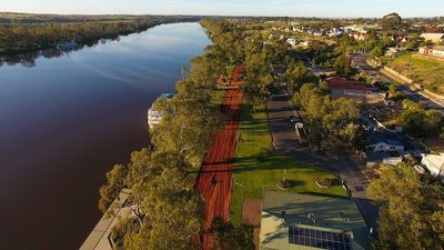 Police condemn sand hoarding as Murray River towns prepare for floods