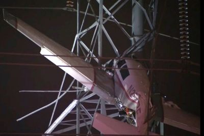 Two rescued from small plane crash near Washington, authorities say