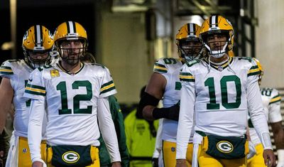 Jordan Love replaces Aaron Rodgers at QB vs. Eagles