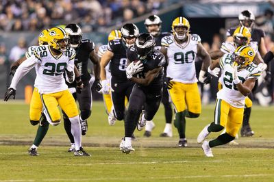 Packers give up 363 rushing yards, lose 40-33 to Eagles on SNF