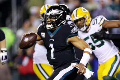 Eagles beat Packers as Rodgers exits, Bengals topple Titans