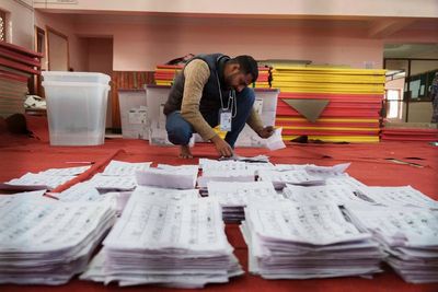 Nepal's main party leading in poll results but no majority