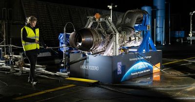 Rolls-Royce and easyJet claim world first by powering aircraft engine with hydrogen