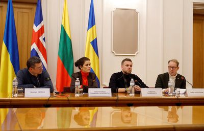 Transformers, air defences needed, Ukraine tells visiting ministers